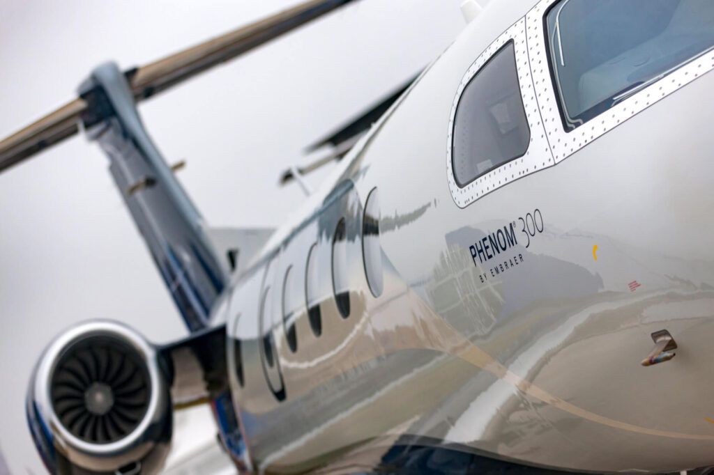 embraer_phenom_business_jet-2.jpg