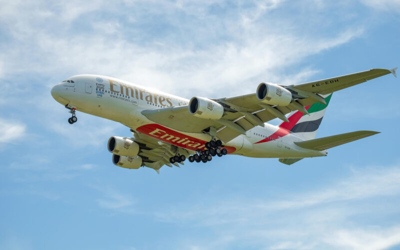 emirates_airbus_a380_a6-edh_landing_in_bangkok_thailand.jpg