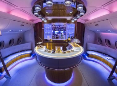 emirates_airbus_a380_interior_-_business_class_bar-2.jpg