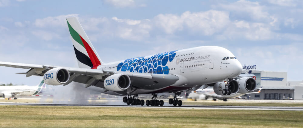 emirates_airbus_a380_landing_in_prague.jpg