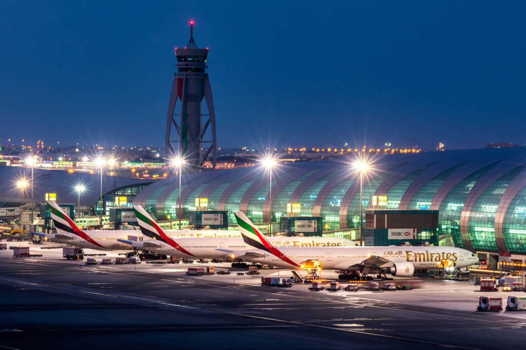 emirates_aircraft_lined_up_at_dubai_airport_dxb-1.jpg