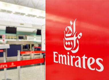 emirates_check-in_counter_at_hong_kong_international_airport_hkg-1.jpg