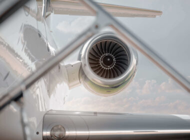 engine_inside_hangar_1