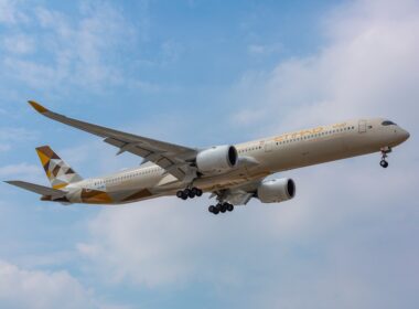 etihad_airways_airbus_a350_aircraft_landing_at_ohare_international_airportchicago_usa-2.jpg