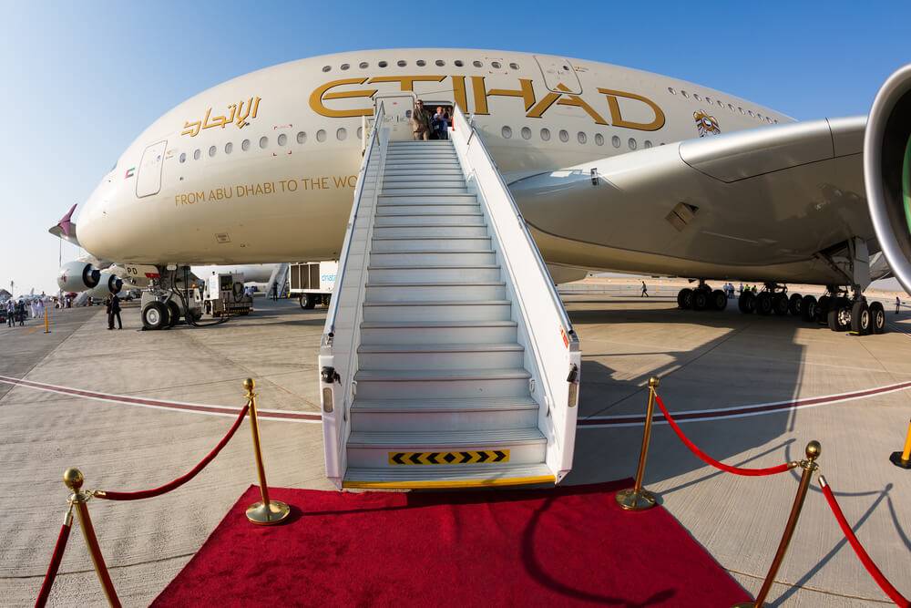 etihad_airways_airbus_a380_with_a_red_carpet_entrance.jpg