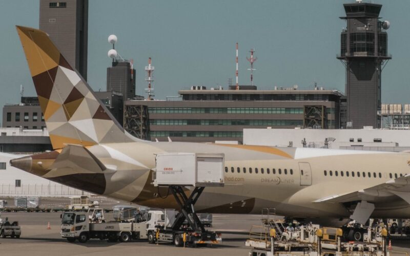 etihad_airways_airplane_base_maintenance.jpg