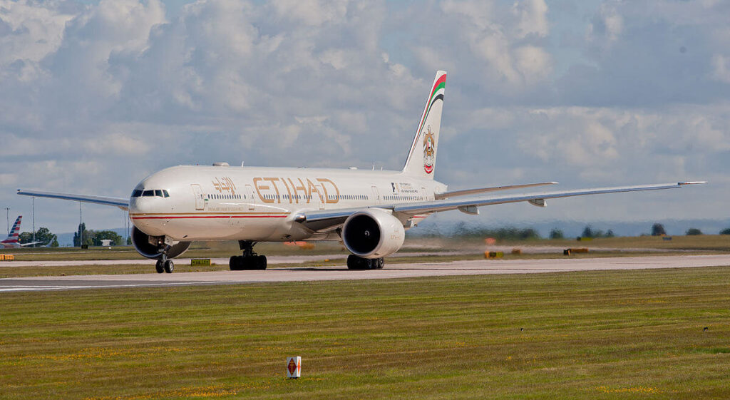 etihad_airways_boeing_777-3fxer_a6-etp_18592876742-1.jpg