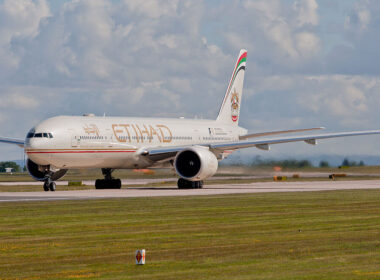 etihad_airways_boeing_777-3fxer_a6-etp_18592876742-1.jpg