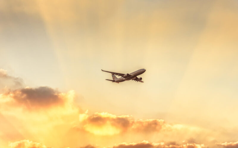 etihad_airways_flying_over_abu_dhabi.jpg