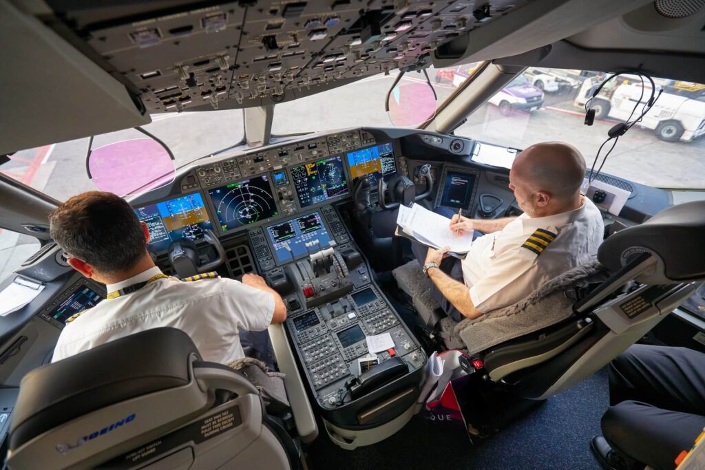 etihad_airways_pilot_cockpit.jpg