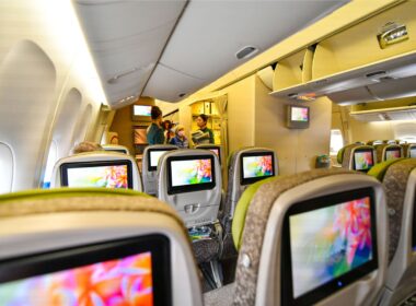 eva_air_boeing_777_cabin.jpg