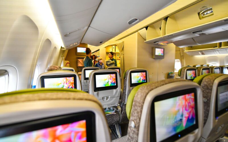 eva_air_boeing_777_cabin.jpg