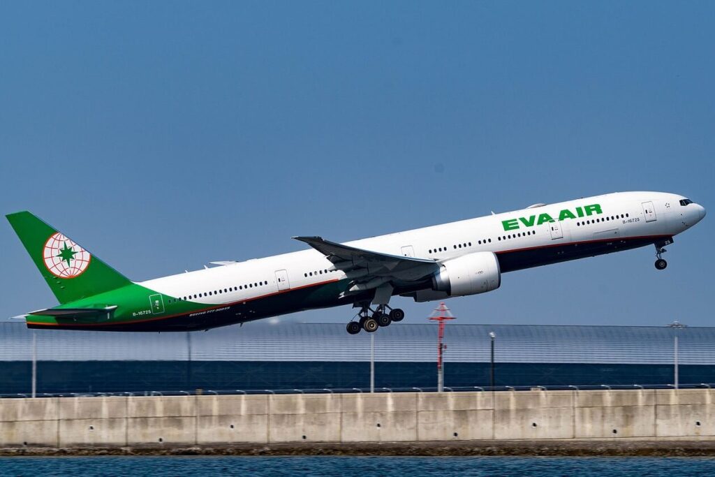 eva_airways_boeing_777-35eer_b-16725_24724270713.jpg