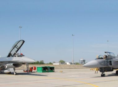 f-16_and_jas-39_gripen.jpg