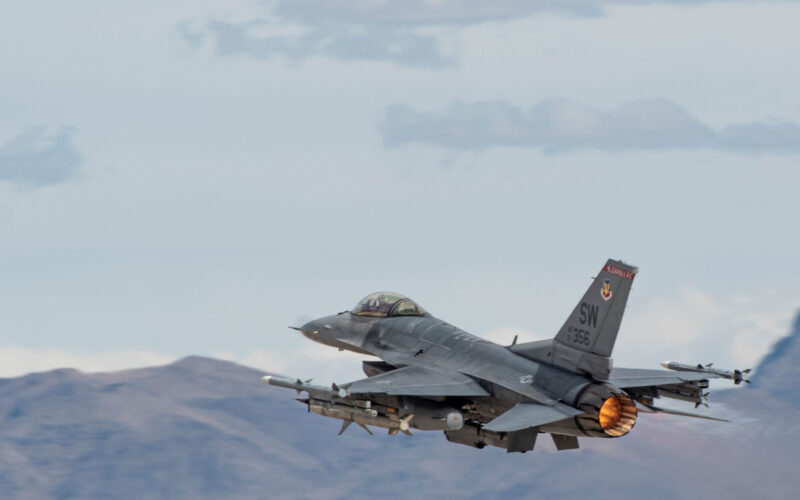 f-16_fighting_falcon_taking_off.jpg