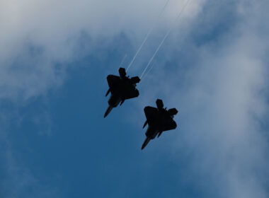 f-22_raptor_fighters_ferry_to_poland.jpg