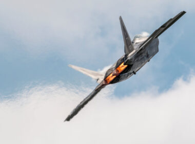 f-22_raptor_flying.jpg