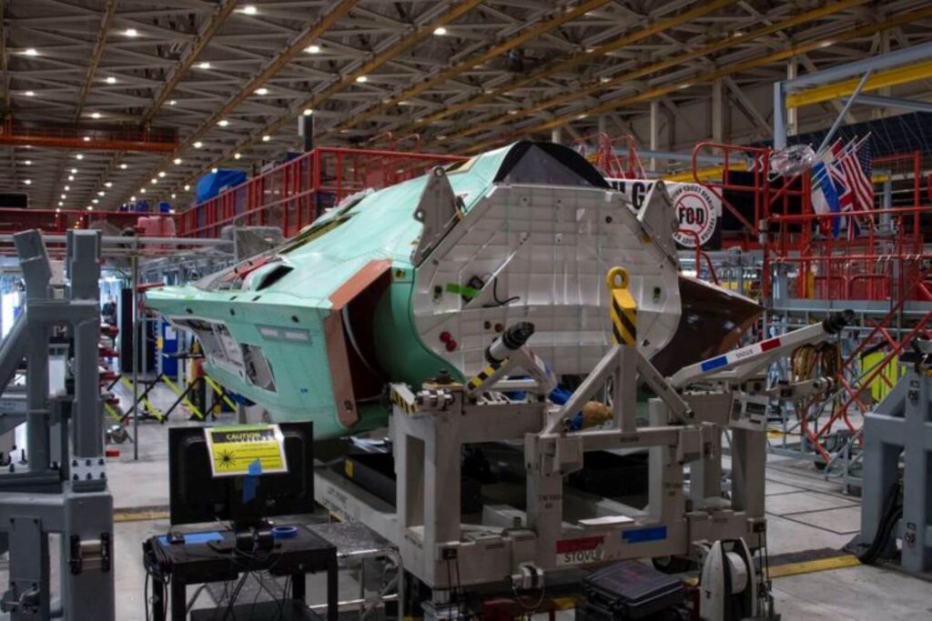 f-35_center_fuselage_at_northrop_grumman.jpg