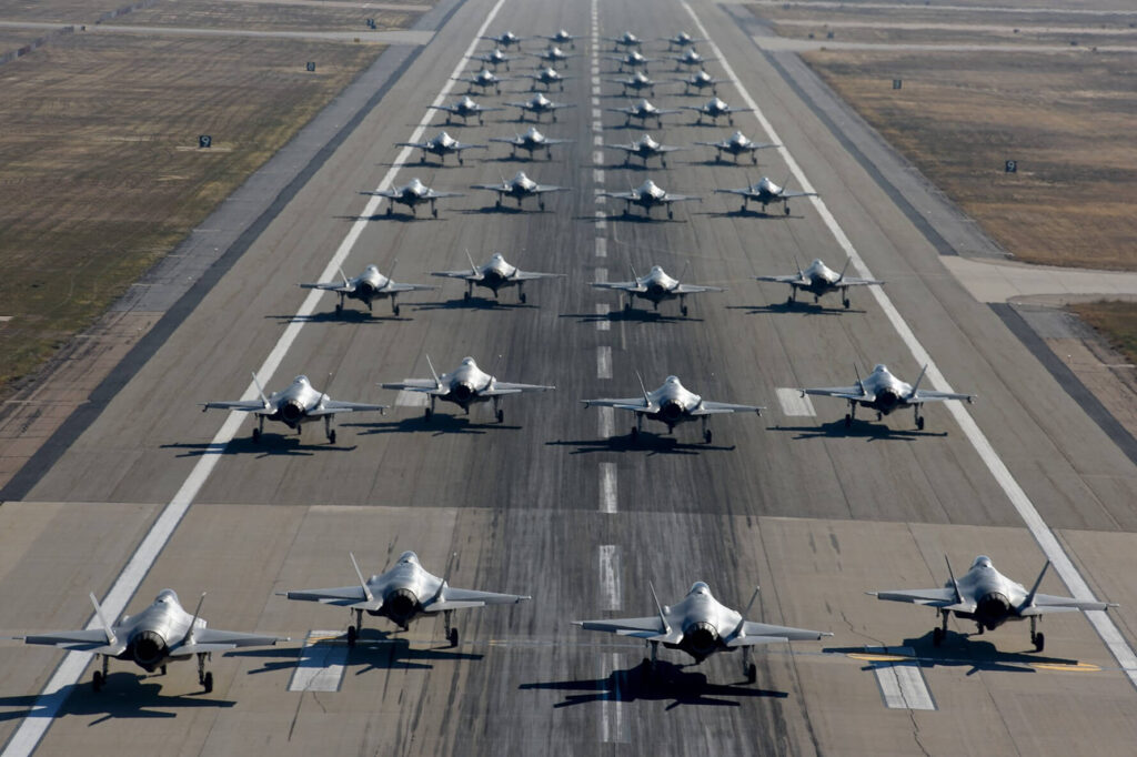 f-35as_on_the_runway.jpg