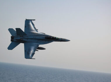 fa-18_super_hornet_low_pass.jpg