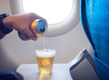 faa_fines_passengers_against_alcohol_induced_unruly_behavior.jpg