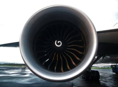 face_to_face_with_the_ge90_14320331929_1-1.jpg