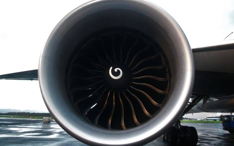 face_to_face_with_the_ge90_14320331929_1-1.jpg