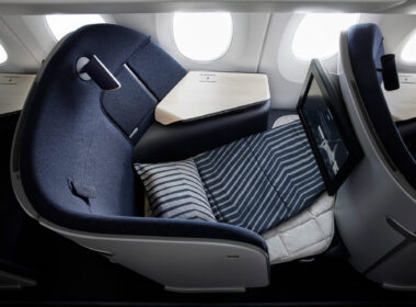 finnair_a350_business_class_seat_sleeping_position.jpg