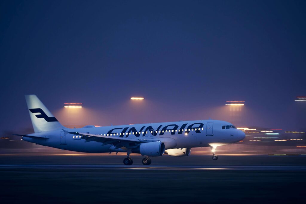 finnair_airbus_a320_landing-min.jpg