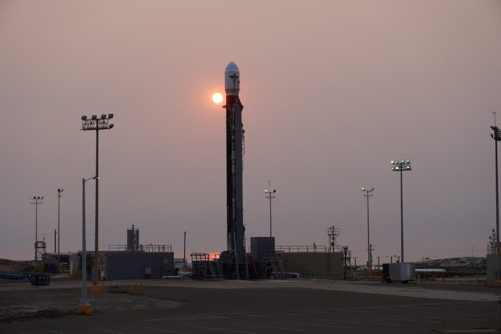 firefly_alpha_rocket_on_its_launch_pad.jpg