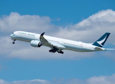 first_a350-1000_cathay_pacific_taking_off_after_ceremony.jpg