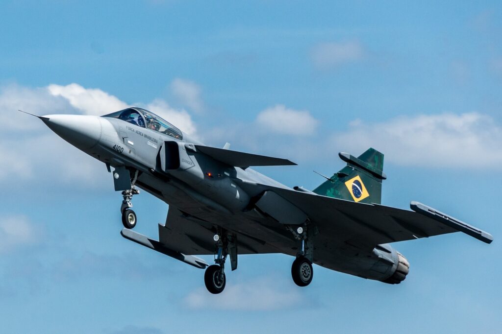 first_brazilian_gripen_e_takes_off_from_navegantes-1.jpg