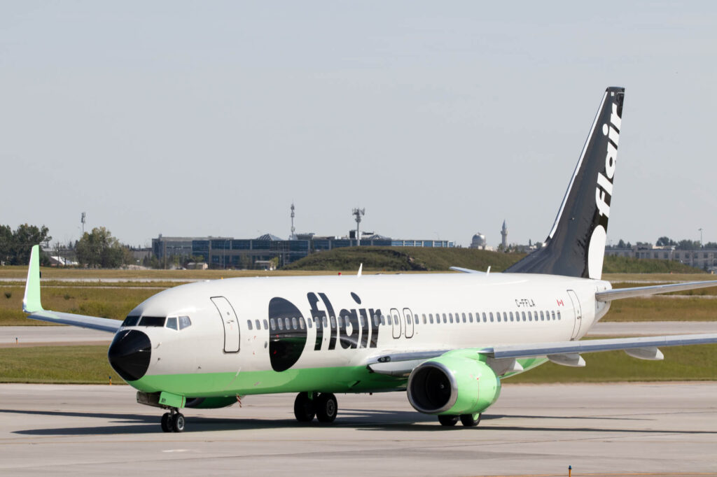 flair_airlines_boeing_737_at_calgary_international_airport_yyc.jpg