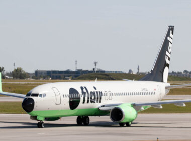 flair_airlines_boeing_737_at_calgary_international_airport_yyc.jpg