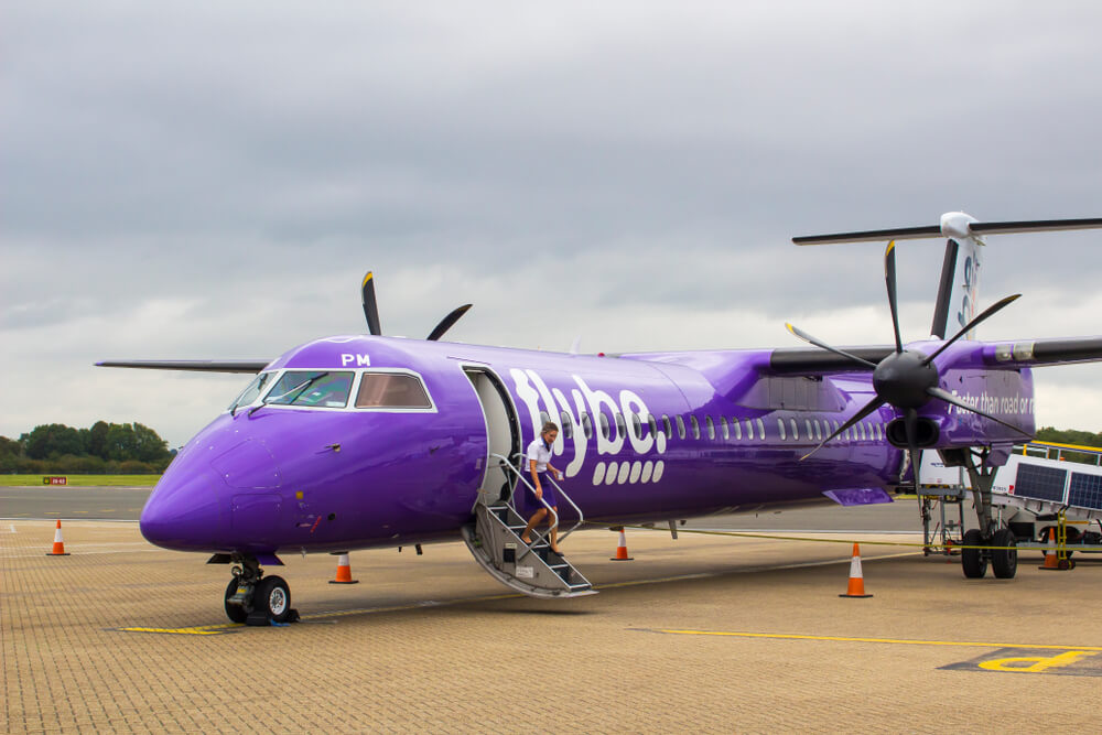 flybe_de_havilland_canada_dash_8_q400_turboprop_at_southampton_airport.jpg