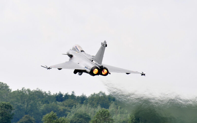 french_air_force_rafale_fighter_taking_off.jpg