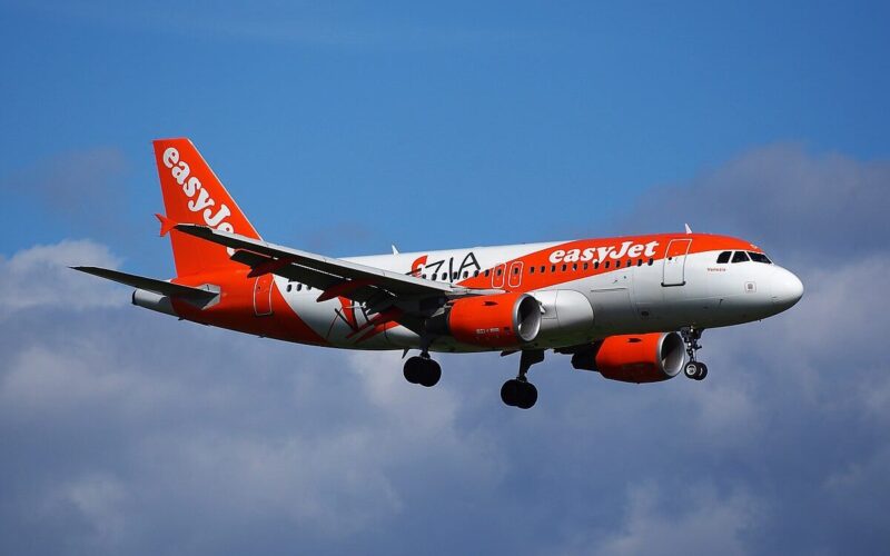 g-ezda_easyjet_airbus_a319-111_at_schiphol_ams_-_eham_the_netherlands_pic1-2.jpg