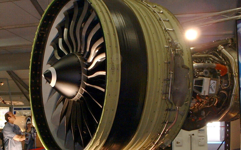 ge90-115b_farnborough_2004_cropped.jpg