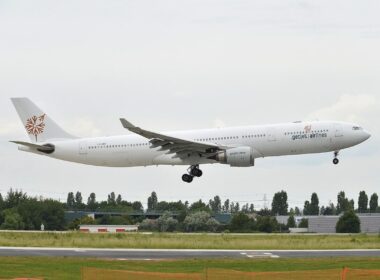 getjet_airlines_airbus_a330_landing.jpg