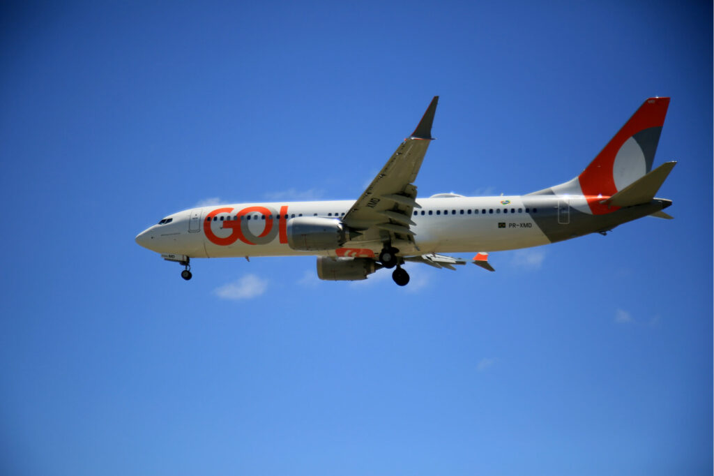 gol__737_max_8_on_approach.jpg