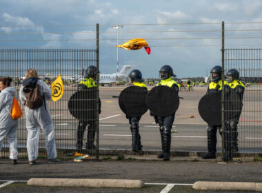 greenpeace_protesters_at_schiphol_airport.jpg