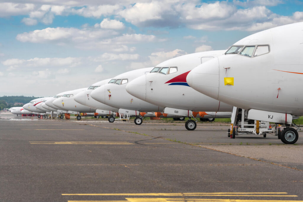 grounded_planes_on_tarmac.jpg