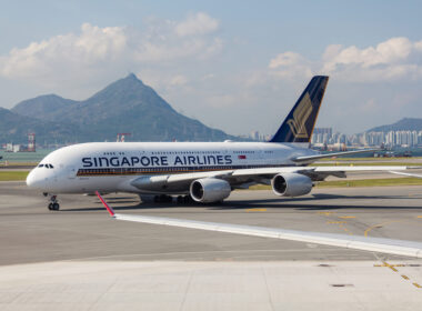 hk_temporarily_suspends_sq_flights_sin_to_hkg_for_2_weeks.jpg