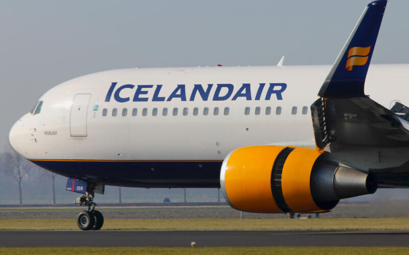 icelandair_boeing_767_landing_in_amsterdam_schiphol_airport_ams.jpg