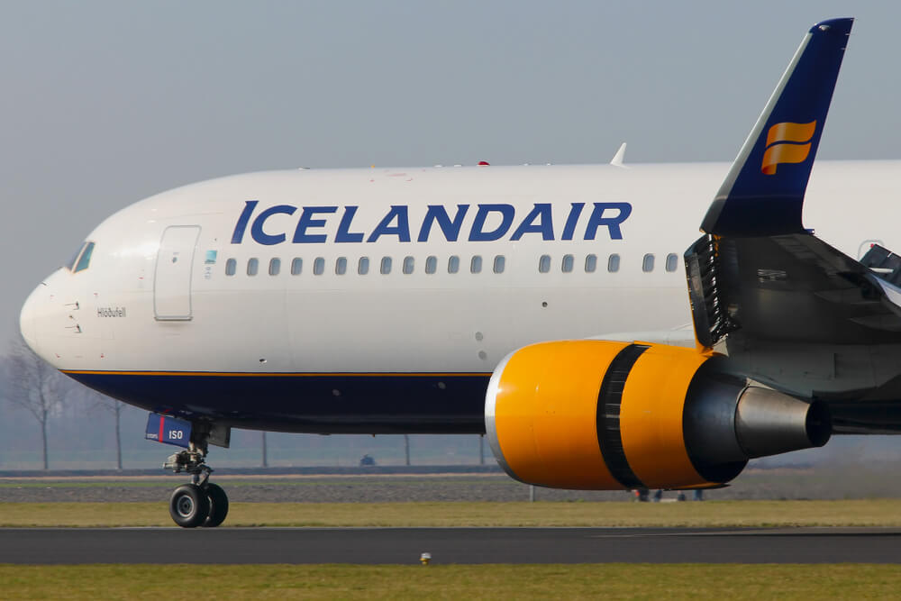 icelandair_boeing_767_landing_in_amsterdam_schiphol_airport_ams.jpg