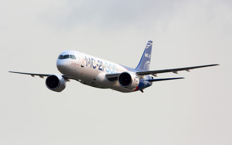 irkut_mc-21-300_landing_at_zhukovsky_airport_in_moscow_russia-1.jpg