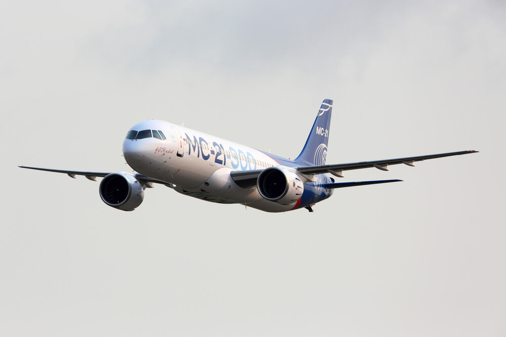 irkut_mc-21-300_landing_at_zhukovsky_airport_in_moscow_russia-1.jpg