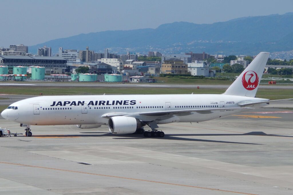 jal_boeing_777-200_ja8979.jpg