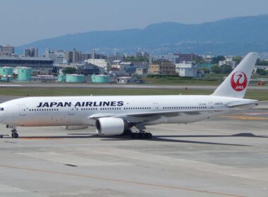 jal_boeing_777-200_ja8979.jpg