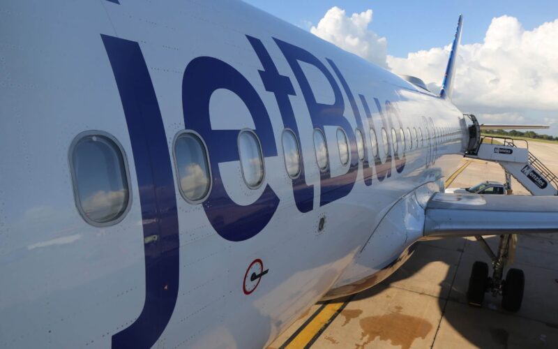 jet_blue_plane_on_tarmac_at_la_romana_international_airport.jpg